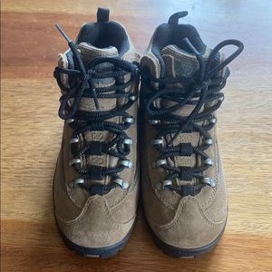 Columbia Boys Size 5 Copper River Hiking Boot